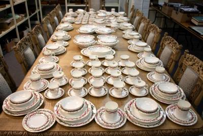 Appraisal: An extensive Royal Worcester Holly Ribbons pattern dinner service eighteen