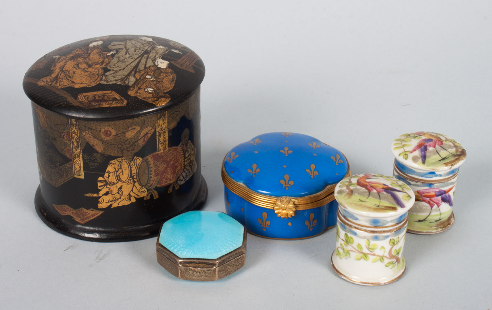 Appraisal: Five assorted dresser boxes including Victorian lacquered chinoiserie box two