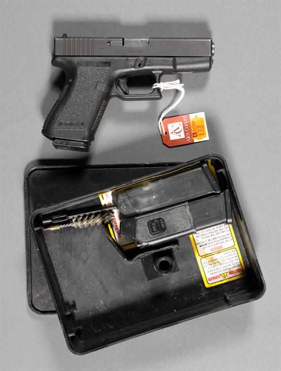 Appraisal: Glock semi-auto pistol SW clips case some cleaning tools BUG