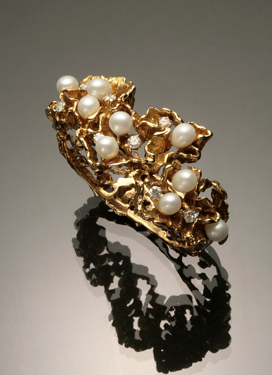 Appraisal: -Karat Yellow-Gold Diamond and Freshwater Pearl Bangle Bracelet The reticulated