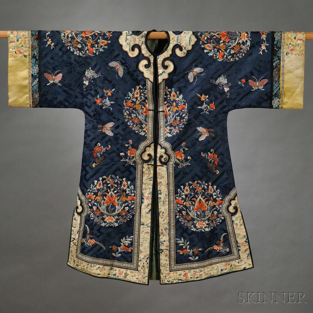 Appraisal: Woman's Surcoat China th early th century embroidered with floral