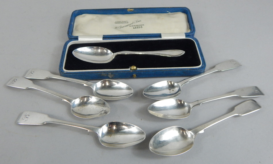 Appraisal: A collection of silver spoons to include a set of