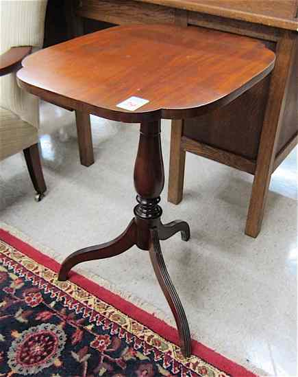 Appraisal: COUNTRY FEDERAL TILT-TOP TRIPOD TEA TABLE American early th century