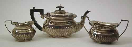 Appraisal: An Edward VII silver three piece rectangular tea service with