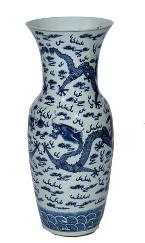 Appraisal: A LARGE CHINESE BLUE AND WHITE PORCELAIN BALUSTER VASE with