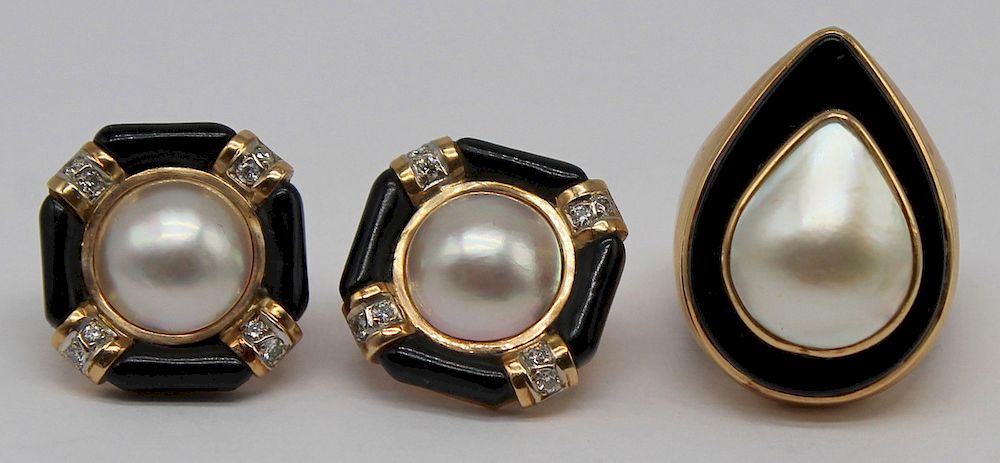 Appraisal: JEWELRY kt Gold Mabe Pearl Jewelry Grouping Includes a pair