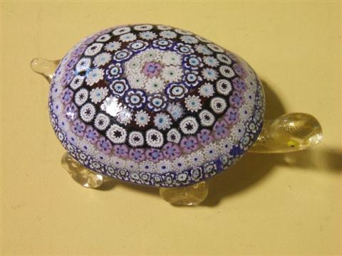 Appraisal: A MURANO GLASS TURTLE PAPERWEIGHT Gilt paper label with concentric