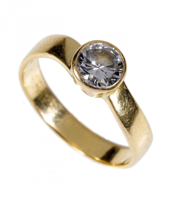 Appraisal: A DIAMOND SOLITAIRE RING the collet on gold band