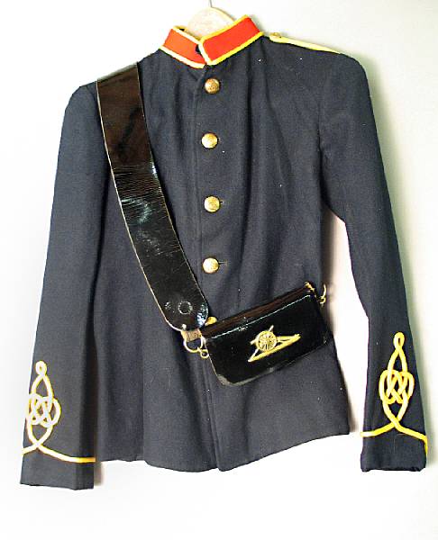 Appraisal: An enlistedman's tunic and cartridge pouch for the Royal Artillery