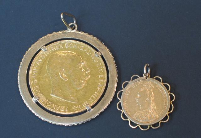 Appraisal: A LARGE CT YELLOW GOLD CORONA COIN mounted in yellow