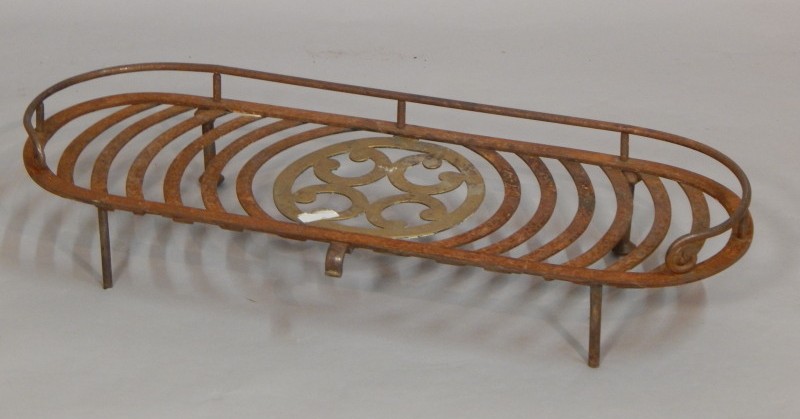 Appraisal: A thC wrought iron fire grate or trivet with a