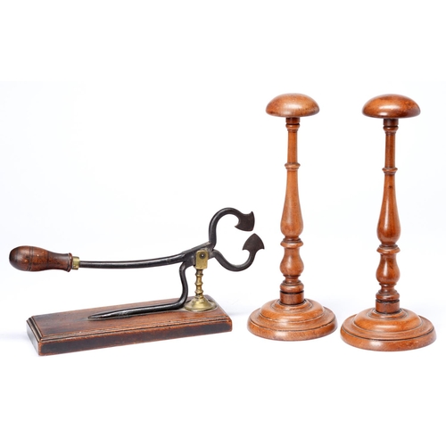 Appraisal: A pair of Victorian turned walnut hat stands of typical