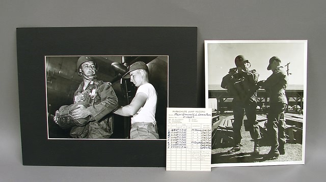 Appraisal: Small card listing Major General Lemnitzer's parachute jump record Card