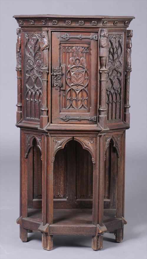 Appraisal: GOTHIC STYLE CARVED OAK AMBOY The trapezoidal top with rosette