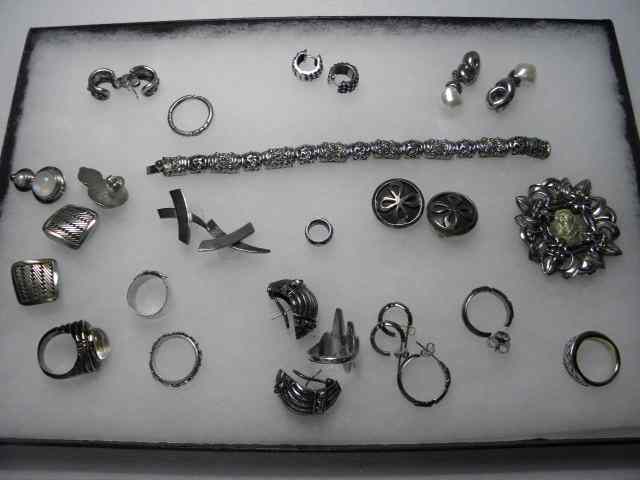 Appraisal: Lot of assorted ladies costume jewelry Includes pieces by Lois