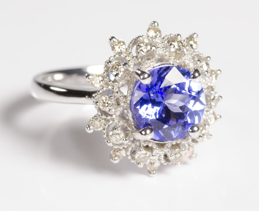 Appraisal: TANZANITE DIAMOND AND FOURTEEN KARAT GOLD RING The white gold