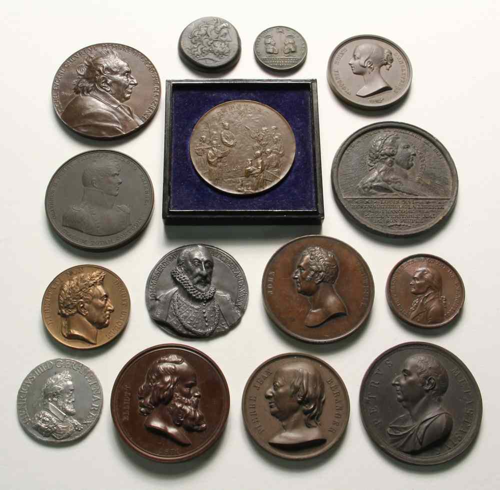 Appraisal: FIFTEEN EARLY MEDALS in bronze silver and lead Various sizes