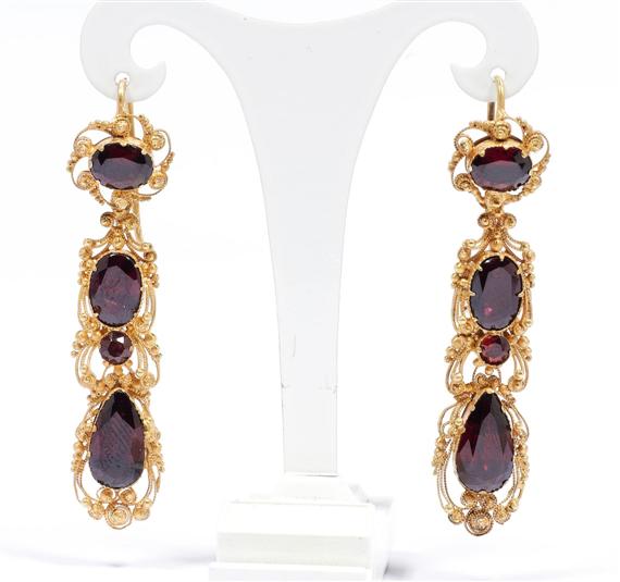 Appraisal: GARNET AND GOLD EAR PENDANTS ca Yellow gold Decorative ear