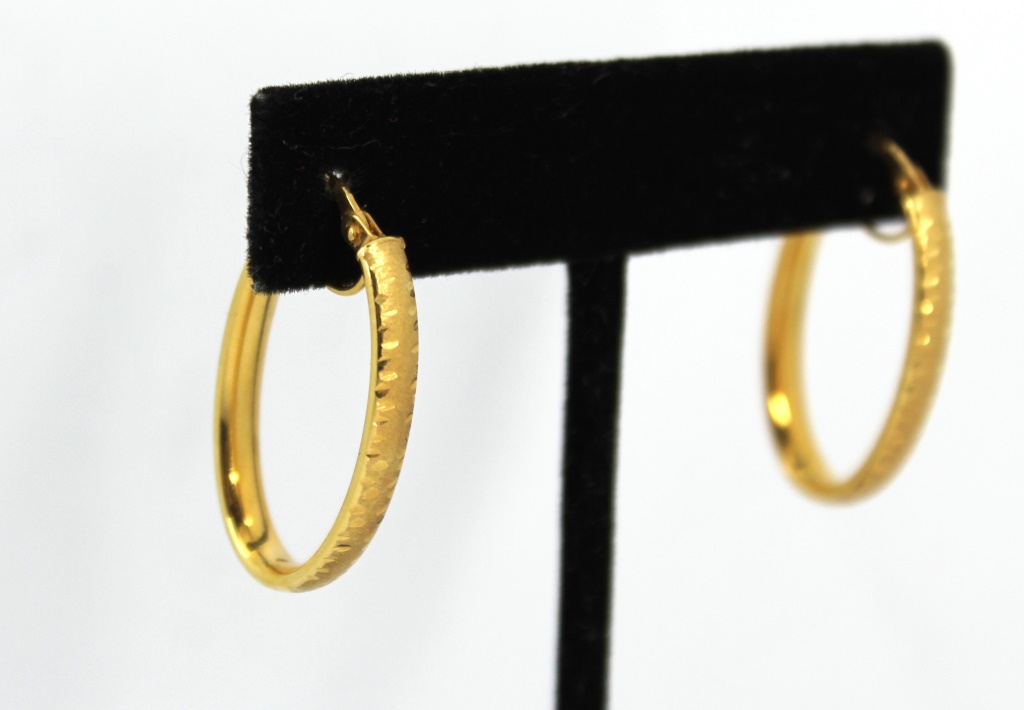 Appraisal: MODERN ITALIAN K YELLOW GOLD OVAL HOOP EARRINGS Modern Italian