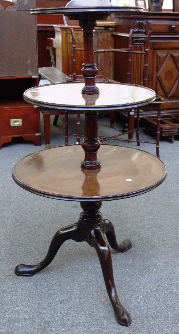 Appraisal: A George III circular mahogany graduated three tier dumb waiter