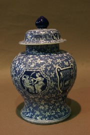 Appraisal: A Spode blue and white lidded vase in Greek pattern