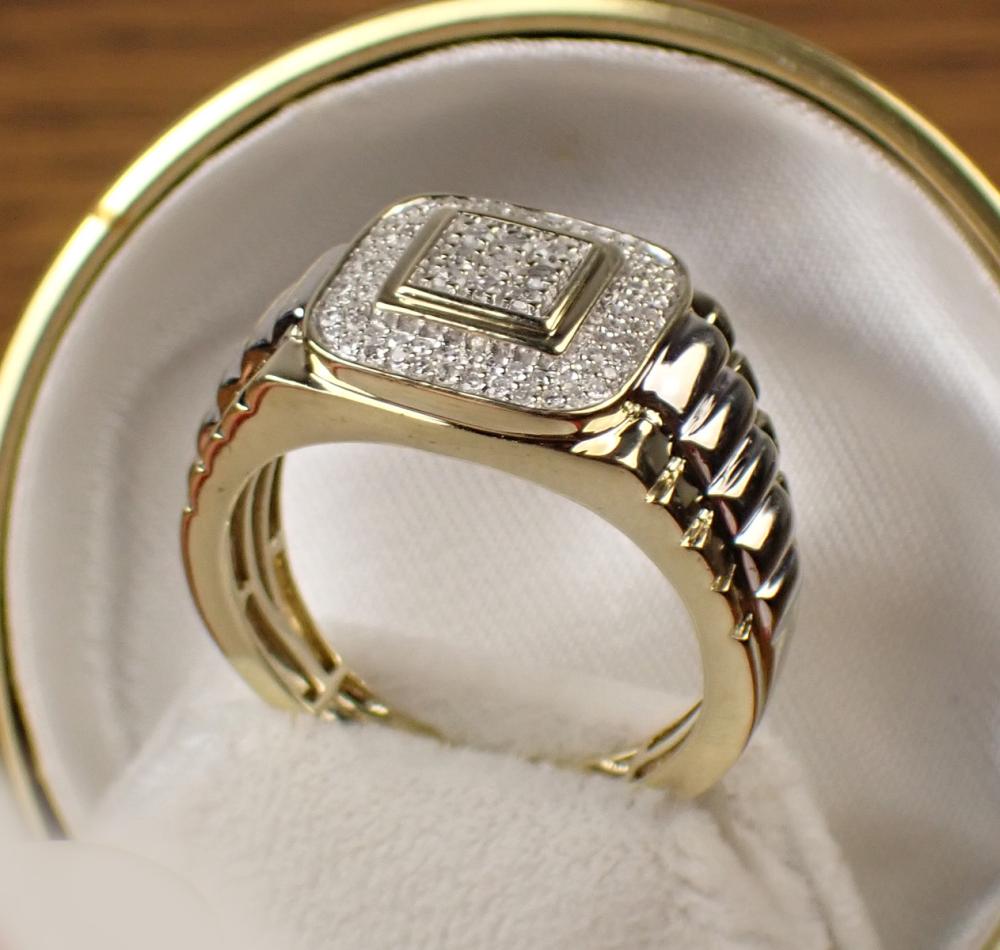 Appraisal: MAN'S DIAMOND AND TWO-TONE GOLD RING The k yellow and