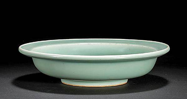 Appraisal: A good Longquan celadon dish Song Dynasty Carefully potted with