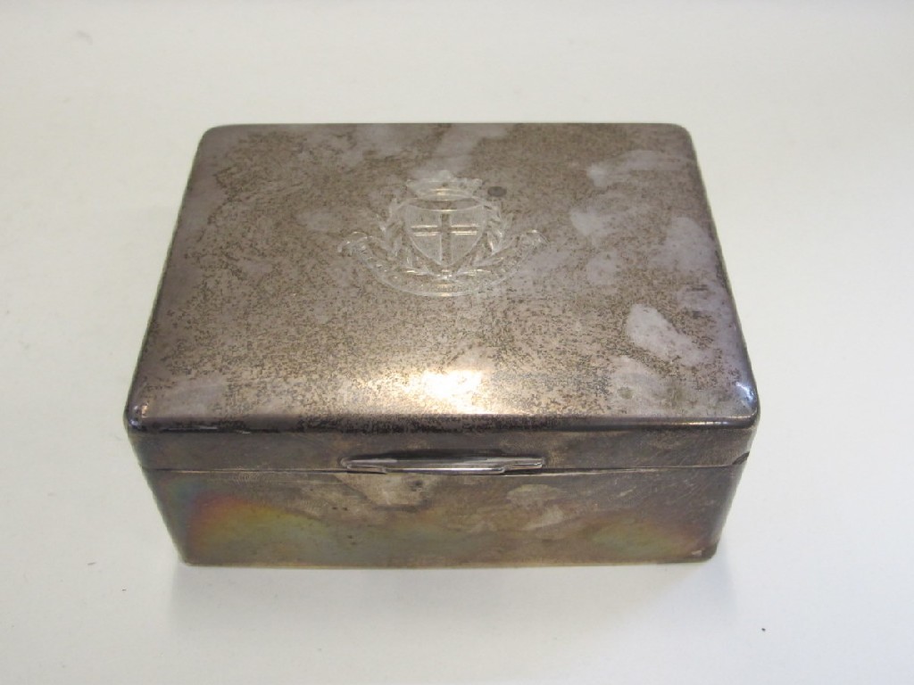 Appraisal: Silver cigarette box Sheffield