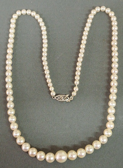 Appraisal: Cultured pearl necklace with graduated pearls center pearl mm to