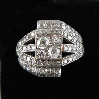 Appraisal: An Art Deco diamond ring of geometric form set all