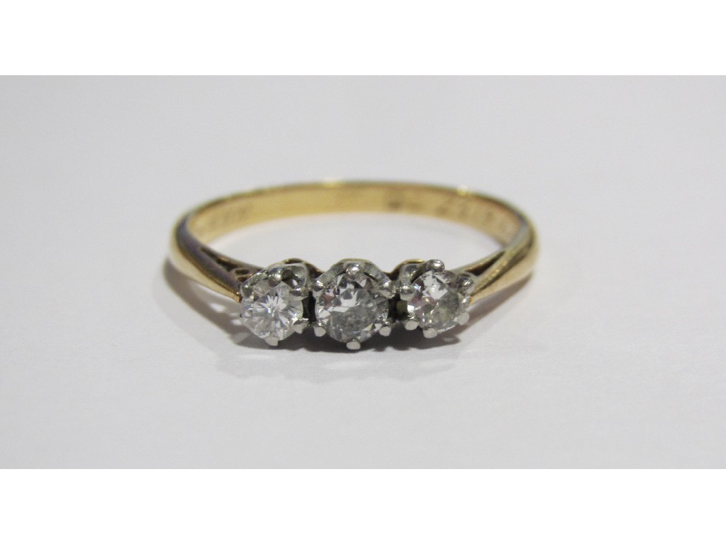 Appraisal: Eighteen carat gold diamond three stone ring with brilliant stones