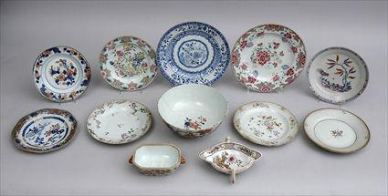 Appraisal: GROUP OF TWELVE CHINESE EXPORT PORCELAIN TABLE ARTICLES Comprising a