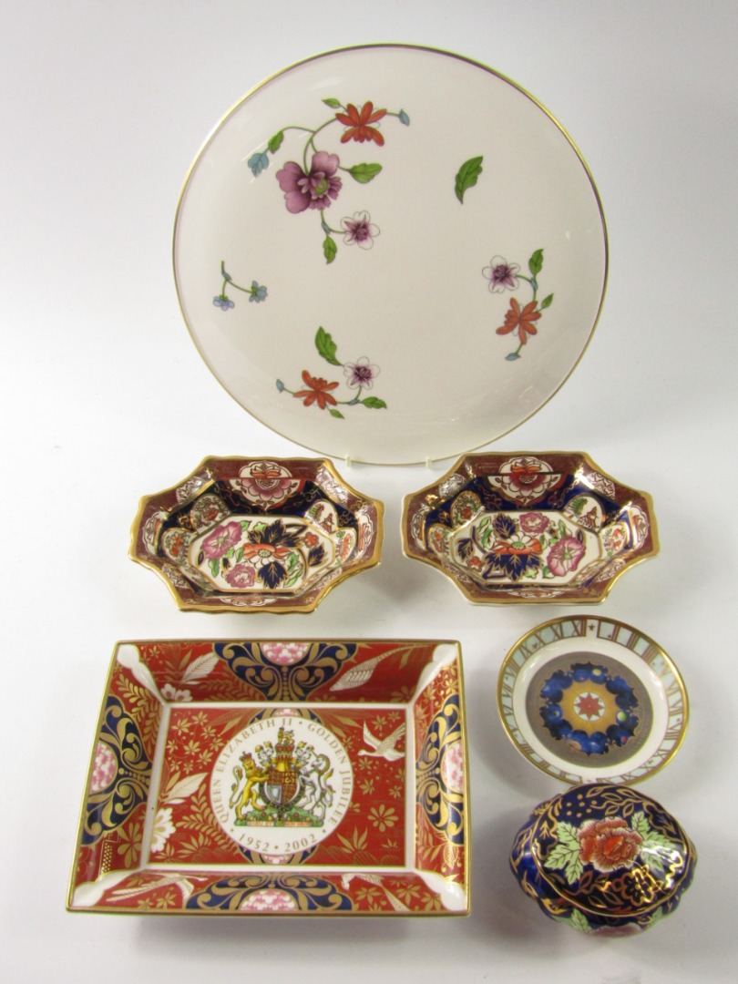 Appraisal: A pair of Masons sweetheart dishes decorated in the Penang