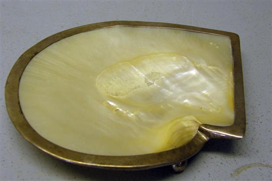 Appraisal: George V shell dish with silver mount on three ball