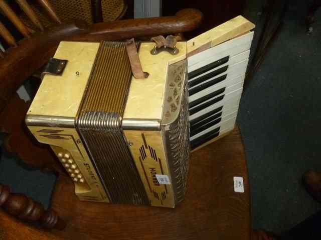 Appraisal: AN EARLY TH CENTURY HOMER ACCORDIAN