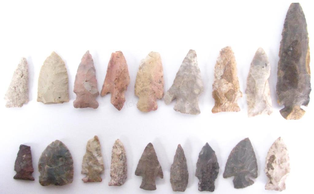 Appraisal: Collection of Indiana Arrowheads found in a cave in southern