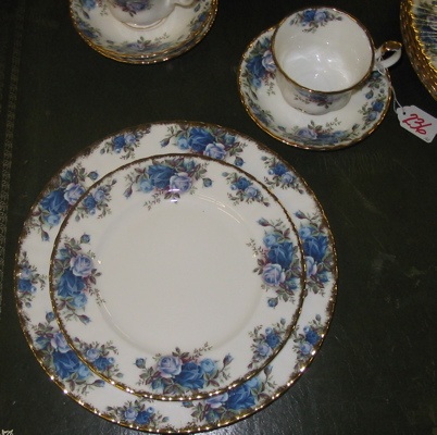 Appraisal: A ROYAL ALBERT FINE CHINA SET pieces in the Moonlight