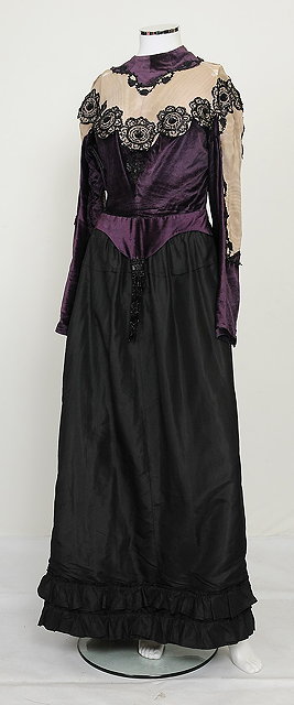 Appraisal: A Victorian outfit consisting of top and skirt top in