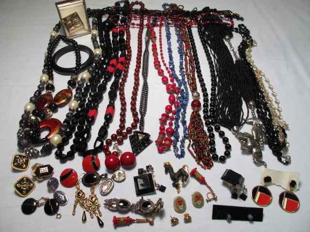 Appraisal: Lot of assorted ladies costume jewelry Includes necklaces bracelets pins