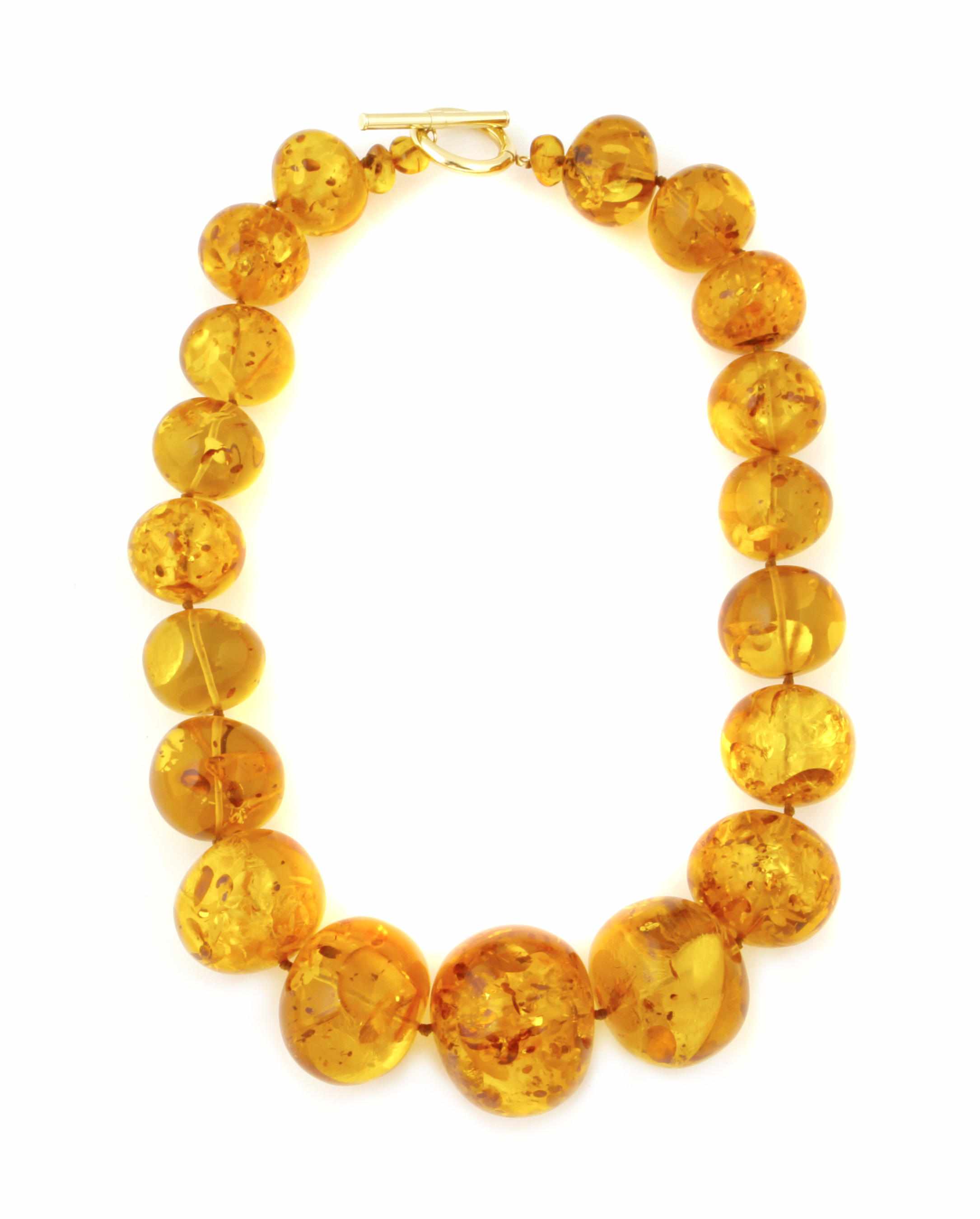 Appraisal: An amber graduated bead and gold necklace length in