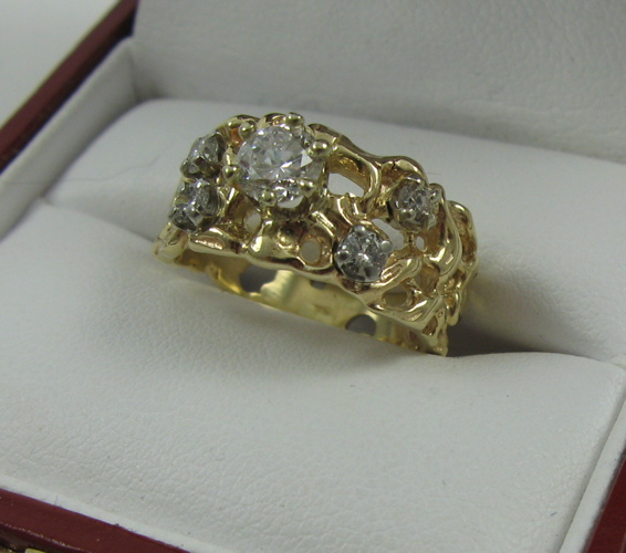 Appraisal: DIAMOND RING with K yellow gold openwork setting with one