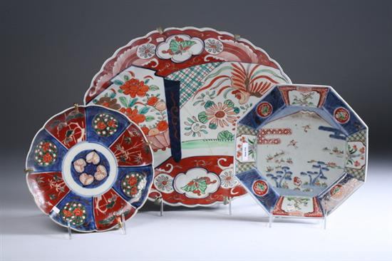 Appraisal: THREE JAPANESE IMARI PORCELAIN DISHES Meiji period Oval scalloped platter