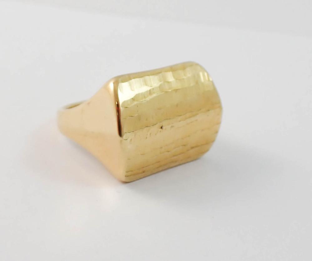 Appraisal: ITALIAN FOURTEEN KARAT YELLOW GOLD RING with a rectangular shaped