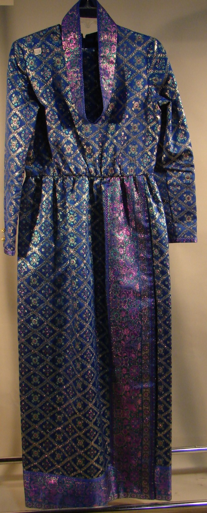 Appraisal: OSCAR DE LA RENTA Brocade w metallic thread long dress