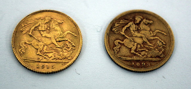 Appraisal: A GEORGE V GOLD HALF SOVEREIGN dated together with a