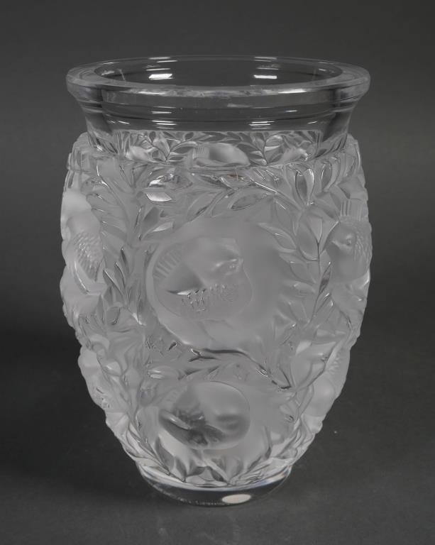 Appraisal: LALIQUE FRANCE CRYSTAL BAGATELLE BIRD VASEClear frosted art glass crystal