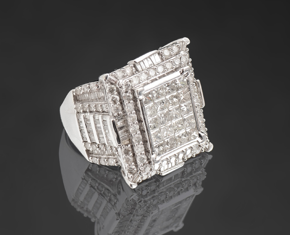 Appraisal: CT DIAMOND DINNER RING K white gold ring with round