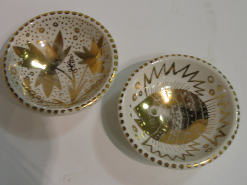 Appraisal: WAYLANDE GREGORY AMERICAN - Pair of gilt-decorated white ceramic dishes