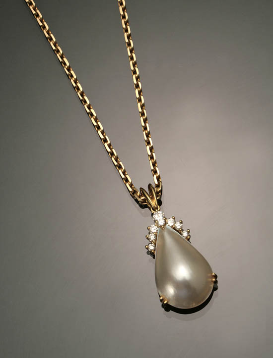 Appraisal: Tested Yellow-Gold Mab Pearl and Diamond Pendant Necklace The -karat