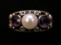 Appraisal: An K Gold Amethyst Pearl Ring Apprx mm pearl flanked